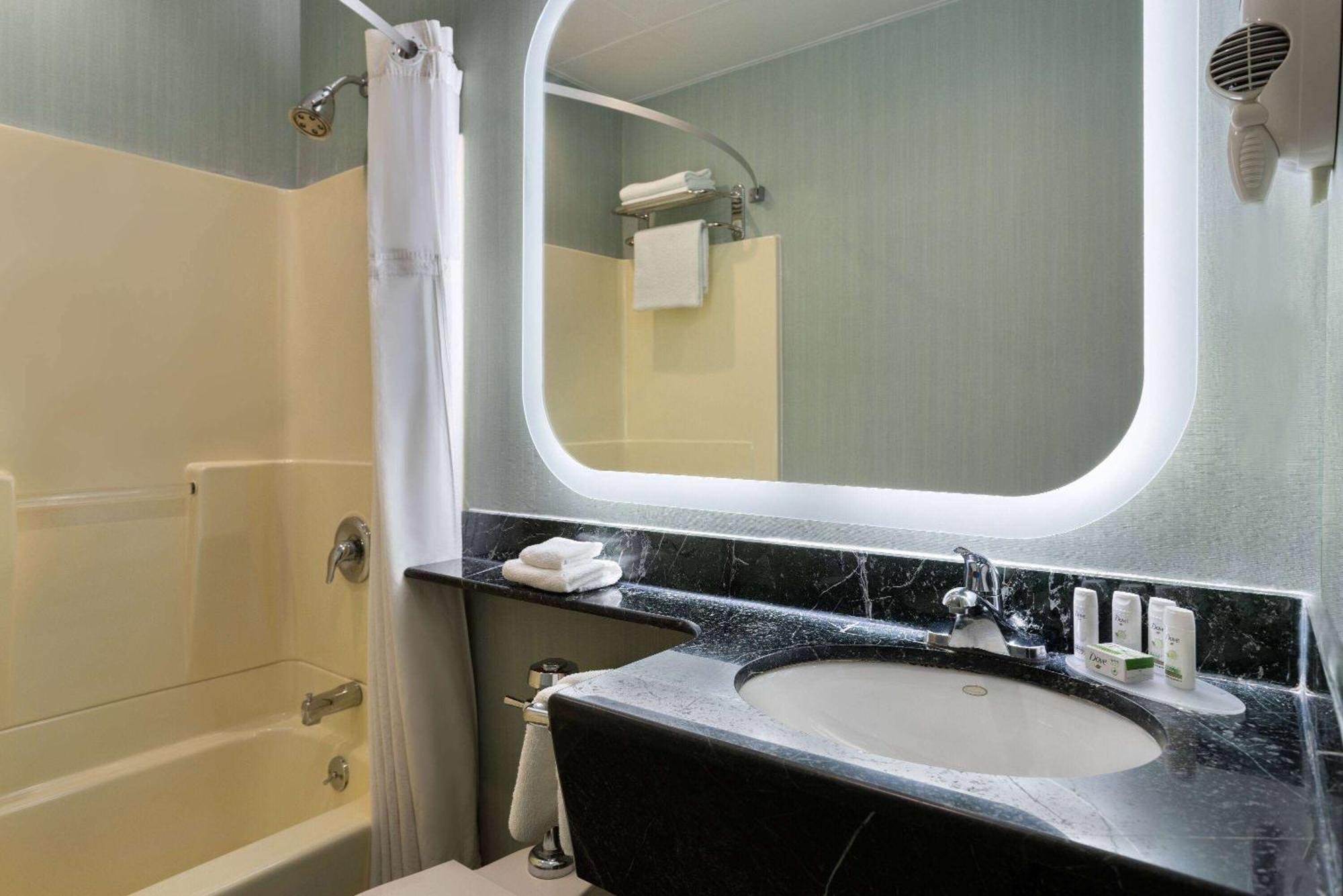 Ramada By Wyndham Bronx Hotel New York Ngoại thất bức ảnh